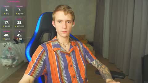 Snapshot of max_gen chatting on December 22, 2024, 11:31 pm Max Gen with tats 24years And Ethan without tats 20 years online show from December 22, 2024, 11:31 pm