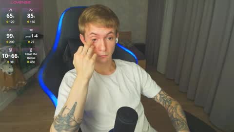 Snapshot of max_gen chatting on January 14, 2025, 9:41 pm Max Gen with tats 24years And Ethan without tats 20 years online show from January 14, 2025, 9:41 pm