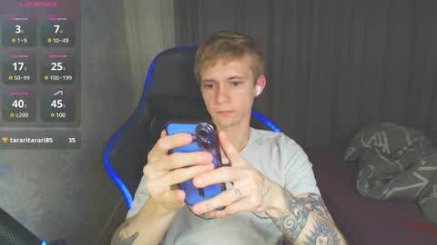 Snapshot of max_gen chatting on January 22, 2025, 4:44 pm Max Gen with tats 24years And Ethan without tats 20 years online show from January 22, 2025, 4:44 pm