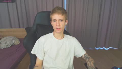 Snapshot of max_gen chatting on February 8, 2025, 1:44 pm Max Gen with tats 24years And Ethan without tats 20 years online show from February 8, 2025, 1:44 pm