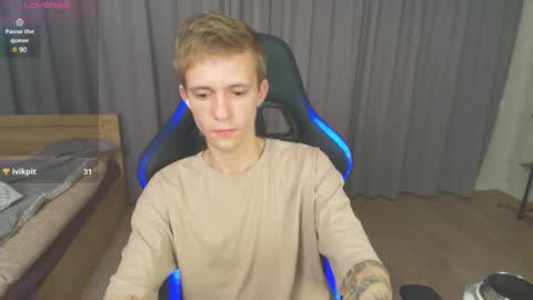 Snapshot of max_gen chatting on February 10, 2025, 11:13 pm Max Gen with tats 24years And Ethan without tats 20 years online show from February 10, 2025, 11:13 pm