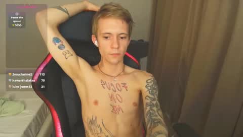 Snapshot of max_gen chatting on March 3, 2025, 5:39 pm Max Gen with tats 24years And Ethan without tats 20 years online show from March 3, 2025, 5:39 pm