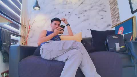 Max Hornye online show from April 18, 2026, 6:45 pm