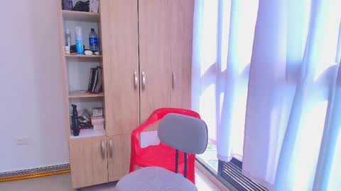 max_love25 online show from April 17, 2026, 9:18 pm