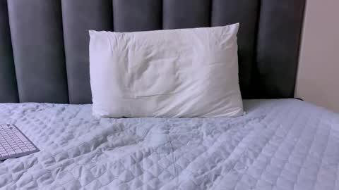 Max  online show from September 29, 2025, 5:07 pm