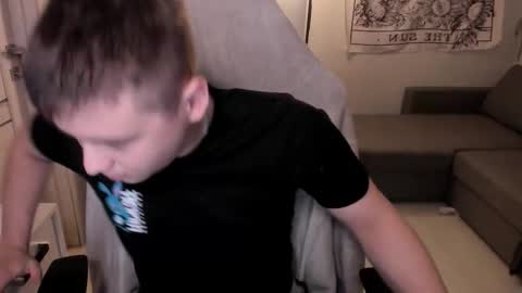 Max online show from December 15, 2025, 1:21 am