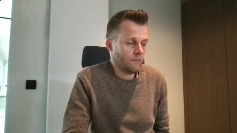 Max take off clothes online show from December 2, 2024, 10:07 am