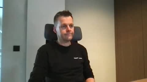 Max take off clothes online show from December 31, 2024, 2:14 pm