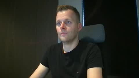 Max take off clothes online show from January 23, 2025, 8:04 am