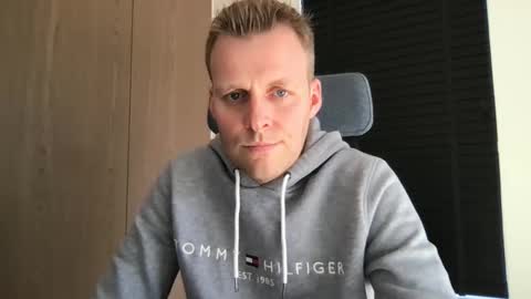 Max take off clothes online show from January 27, 2025, 10:38 am