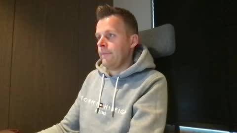 Max take off clothes online show from January 28, 2025, 7:43 am