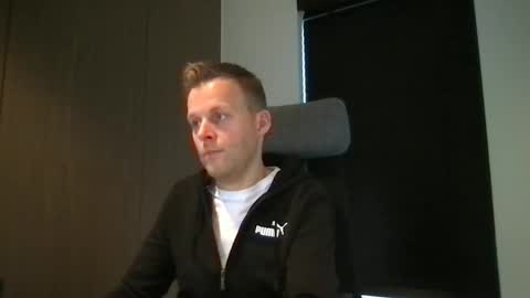 Max take off clothes online show from February 4, 2025, 8:13 am