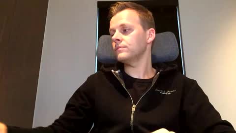 Max take off clothes online show from February 20, 2025, 7:23 am