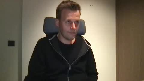 Max take off clothes online show from February 20, 2025, 6:35 pm