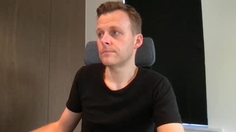 Max take off clothes online show from February 21, 2025, 7:56 am