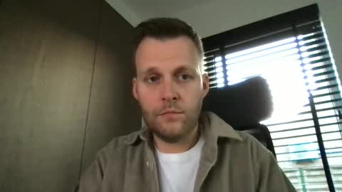 Max take off clothes online show from March 3, 2025, 6:48 am