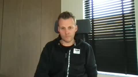 Max take off clothes online show from March 11, 2025, 8:41 am