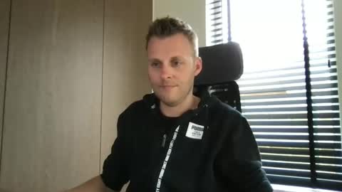 Max take off clothes online show from March 11, 2025, 12:17 pm