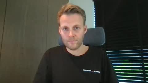 Max take off clothes online show from October 14, 2025, 8:26 am