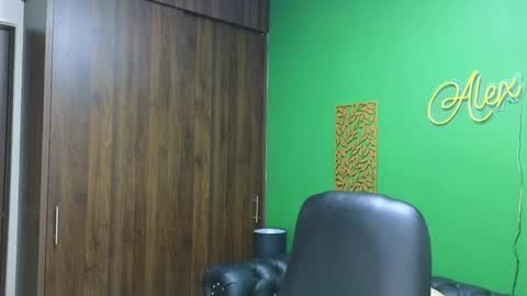 Snapshot of max_tayloor chatting on December 2, 2024, 10:56 pm Max Taylor online show from December 2, 2024, 10:56 pm