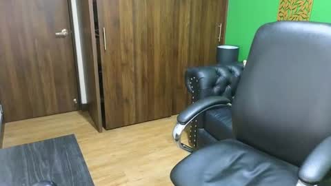 Snapshot of max_tayloor chatting on December 3, 2024, 2:03 am Max Taylor online show from December 3, 2024, 2:03 am