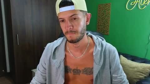 Snapshot of max_tayloor chatting on December 5, 2024, 2:53 am Max Taylor online show from December 5, 2024, 2:53 am