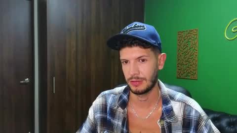 Snapshot of max_tayloor chatting on December 19, 2024, 1:39 am Max Taylor online show from December 19, 2024, 1:39 am