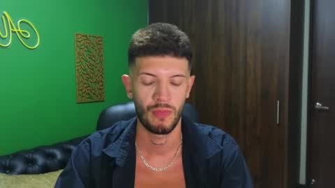 Snapshot of max_tayloor chatting on December 25, 2024, 6:31 am Max Taylor online show from December 25, 2024, 6:31 am