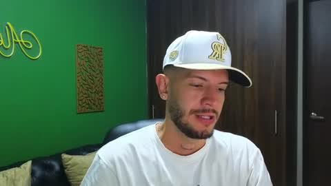 Snapshot of max_tayloor chatting on December 27, 2024, 3:09 am Max Taylor online show from December 27, 2024, 3:09 am