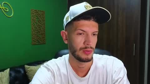 Snapshot of max_tayloor chatting on December 27, 2024, 6:14 am Max Taylor online show from December 27, 2024, 6:14 am