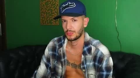 Snapshot of max_tayloor chatting on January 8, 2025, 4:02 am Max Taylor online show from January 8, 2025, 4:02 am