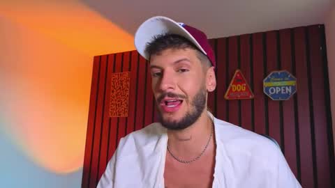 Snapshot of max_tayloor chatting on October 18, 2025, 9:48 pm Max Taylor online show from October 18, 2025, 9:48 pm