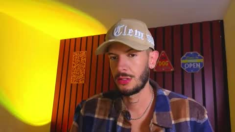 Snapshot of max_tayloor chatting on October 22, 2025, 12:33 am Max Taylor online show from October 22, 2025, 12:33 am