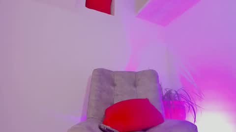 Max online show from December 5, 2025, 4:03 pm