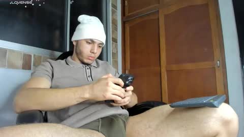 max_valiant1 online show from January 7, 2026, 2:25 am