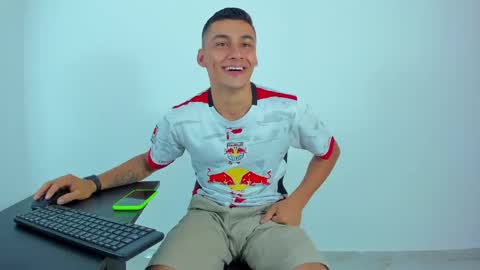 Snapshot of max_wild01 chatting on May 7, 2026, 9:58 am MAX online show from May 7, 2026, 9:58 am