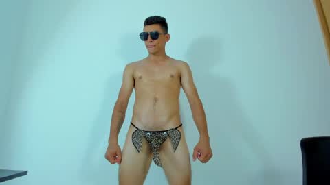Snapshot of max_wild01 chatting on May 15, 2026, 11:01 pm MAX online show from May 15, 2026, 11:01 pm