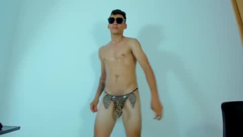 Snapshot of max_wild01 chatting on May 16, 2026, 1:02 am MAX online show from May 16, 2026, 1:02 am