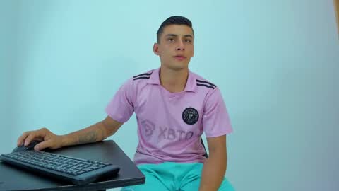Snapshot of max_wild01 chatting on May 17, 2026, 1:14 am MAX online show from May 17, 2026, 1:14 am