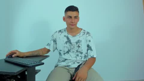 Snapshot of max_wild01 chatting on May 18, 2026, 4:07 am MAX online show from May 18, 2026, 4:07 am