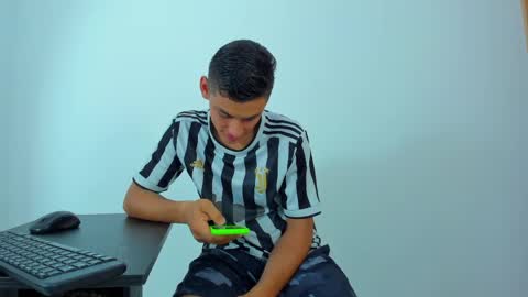 Snapshot of max_wild01 chatting on May 29, 2026, 9:02 pm MAX online show from May 29, 2026, 9:02 pm