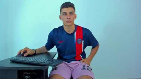 Snapshot of max_wild01 chatting on May 30, 2026, 3:42 pm MAX online show from May 30, 2026, 3:42 pm