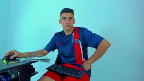 Snapshot of max_wild01 chatting on June 6, 2026, 11:31 pm MAX online show from June 6, 2026, 11:31 pm