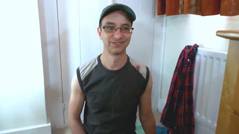 Snapshot of maxdavies chatting on July 2, 2026, 2:23 pm Max Davies online show from July 2, 2026, 2:23 pm