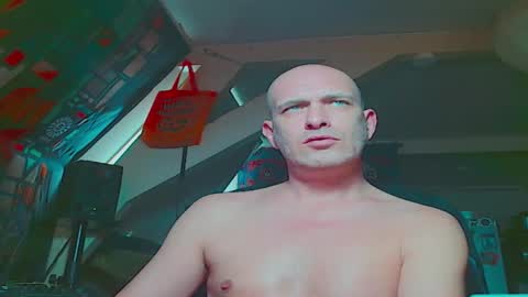 maxhardcore77 online show from November 10, 2025, 9:19 am