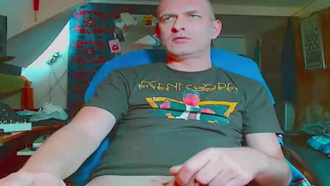 maxhardcore77 online show from April 20, 2026, 10:51 am