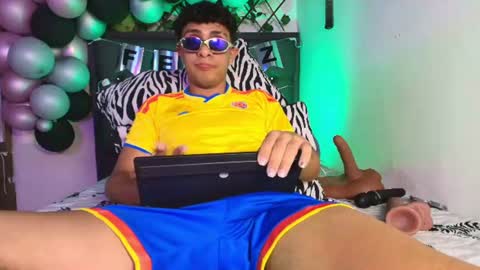 maxi_and_evan online show from July 3, 2026, 8:04 pm