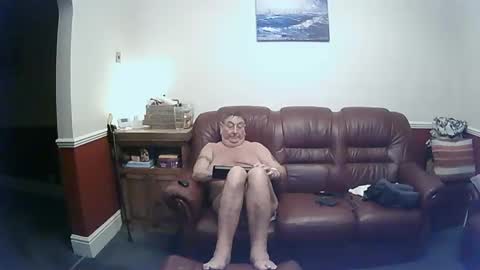 MAX online show from December 30, 2024, 2:42 am