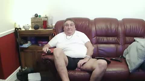 MAX online show from April 14, 2026, 9:43 pm