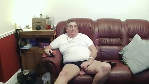 MAX online show from April 17, 2026, 11:41 pm